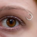 Qual melhor tipo de piercing para sobrancelha?